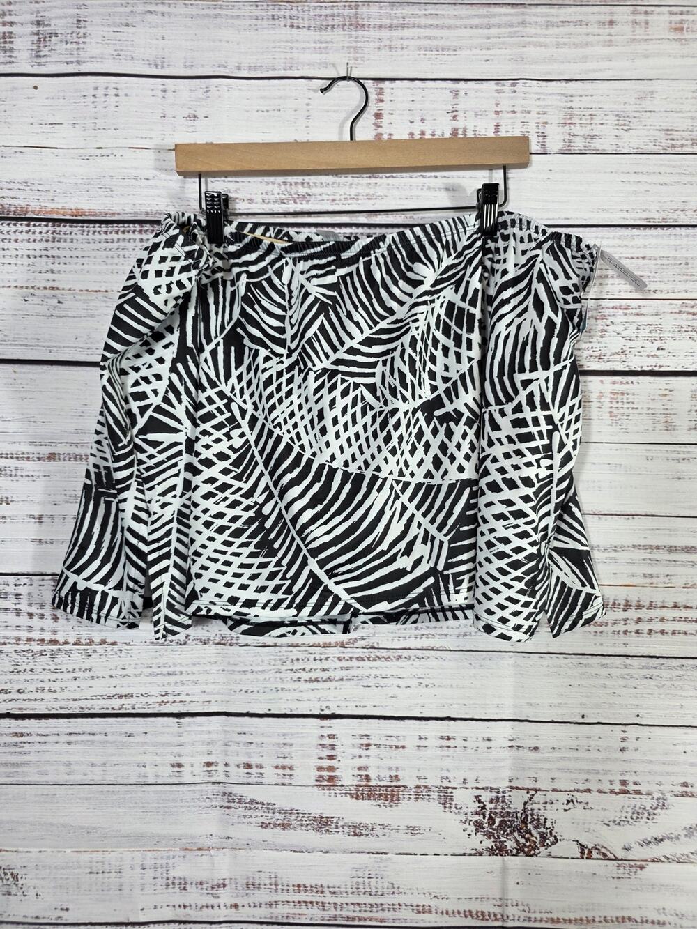 Swim By Cacique Black White Tropical Palm Leaf Print Swim Skirt Plus size 24